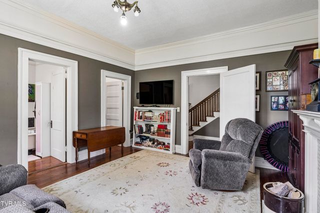201 East 9th Avenue, Johnson City, TN 37601
