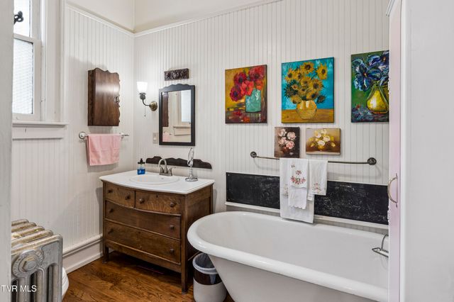 201 East 9th Avenue, Johnson City, TN 37601