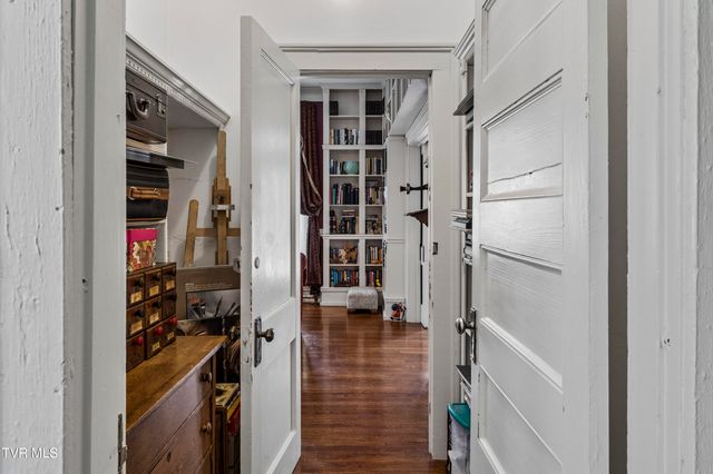 201 East 9th Avenue, Johnson City, TN 37601