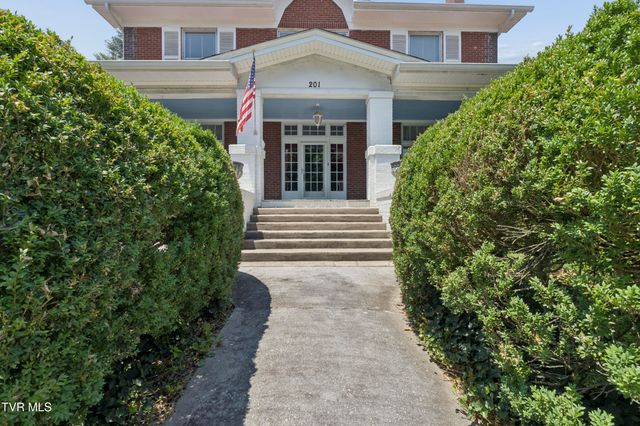 201 East 9th Avenue, Johnson City, TN 37601