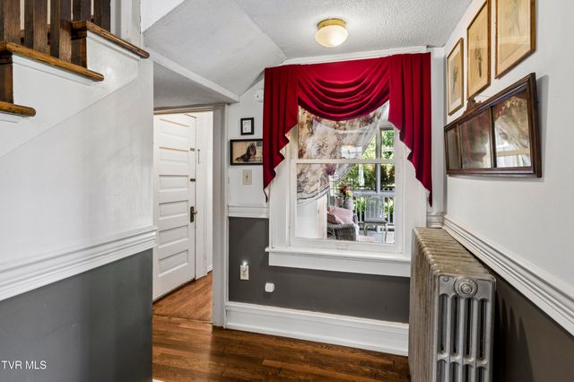 201 East 9th Avenue, Johnson City, TN 37601