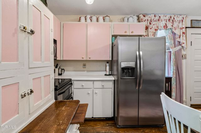 201 East 9th Avenue, Johnson City, TN 37601