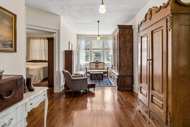 201 East 9th Avenue, Johnson City, TN 37601