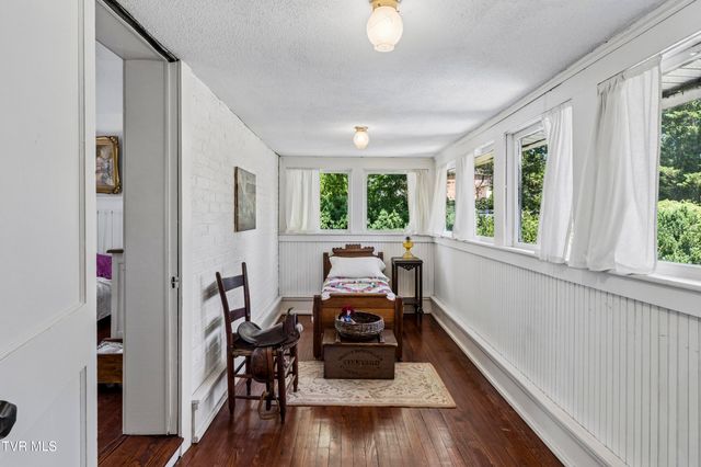 201 East 9th Avenue, Johnson City, TN 37601