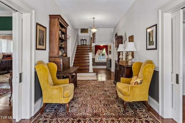 201 East 9th Avenue, Johnson City, TN 37601