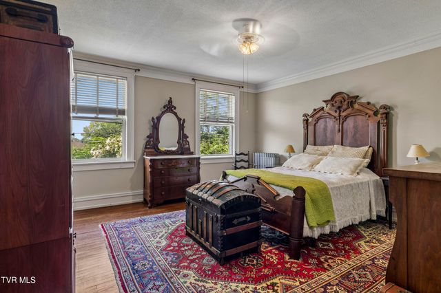 201 East 9th Avenue, Johnson City, TN 37601