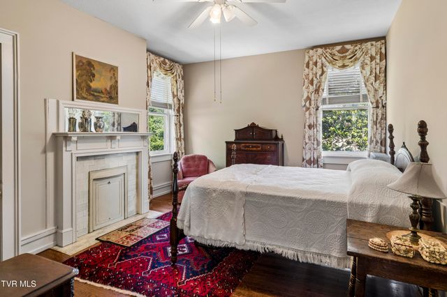 201 East 9th Avenue, Johnson City, TN 37601