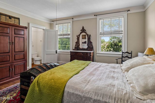 201 East 9th Avenue, Johnson City, TN 37601