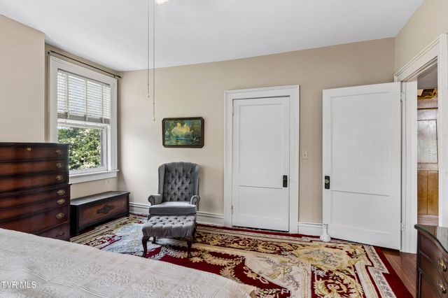 201 East 9th Avenue, Johnson City, TN 37601