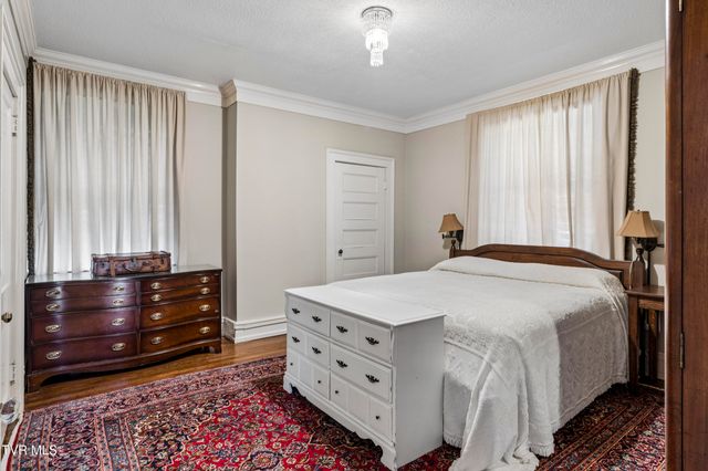 201 East 9th Avenue, Johnson City, TN 37601