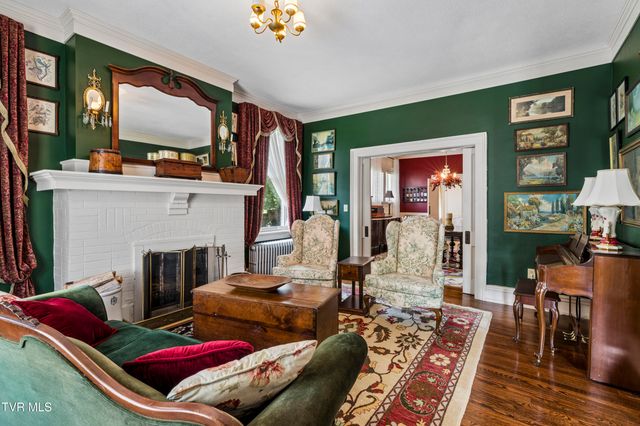 201 East 9th Avenue, Johnson City, TN 37601