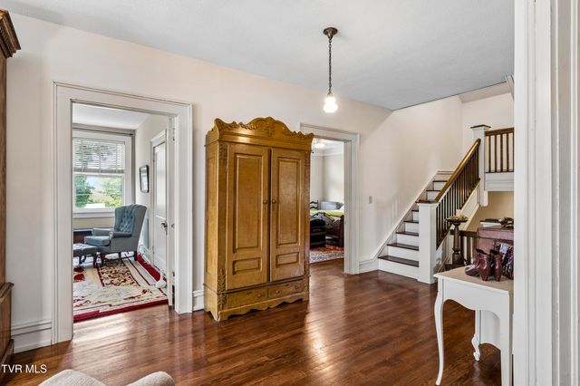201 East 9th Avenue, Johnson City, TN 37601