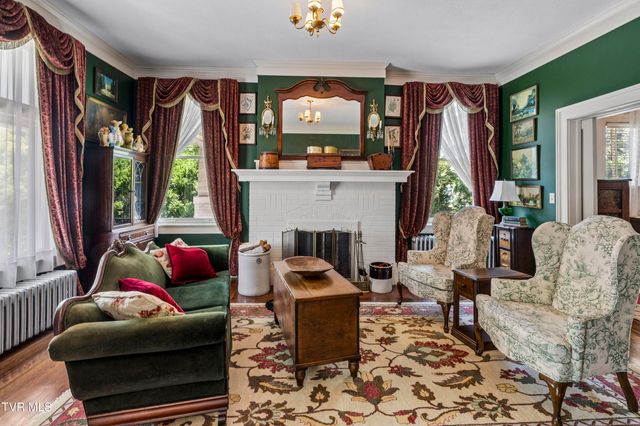 201 East 9th Avenue, Johnson City, TN 37601