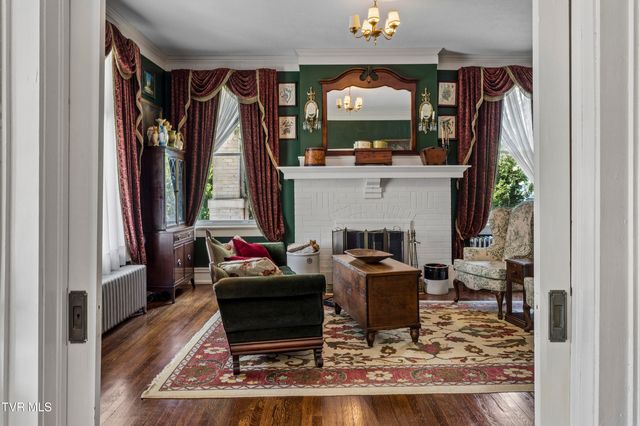201 East 9th Avenue, Johnson City, TN 37601