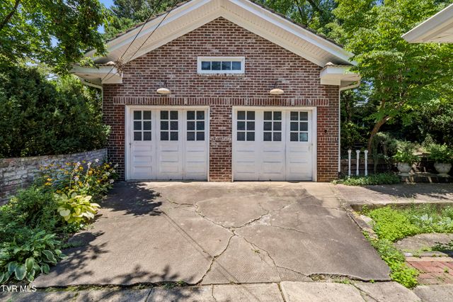 201 East 9th Avenue, Johnson City, TN 37601