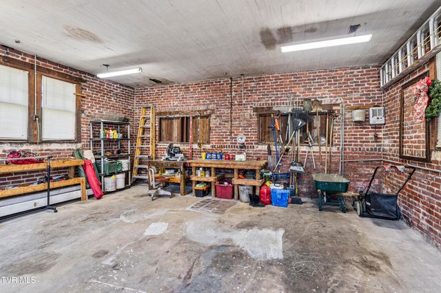 201 East 9th Avenue, Johnson City, TN 37601