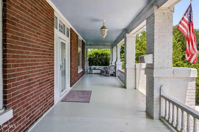 201 East 9th Avenue, Johnson City, TN 37601