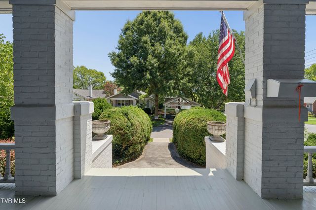201 East 9th Avenue, Johnson City, TN 37601