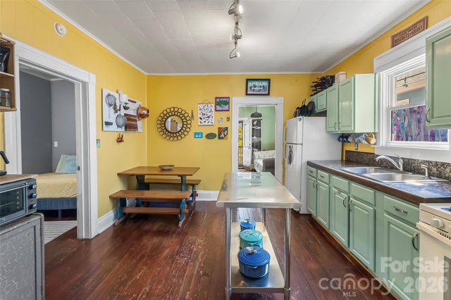 66 Adams Street, Asheville, NC 28801