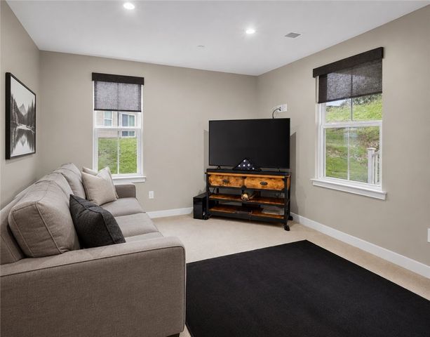 516 Dogwood Lane, Cecil, PA 15057