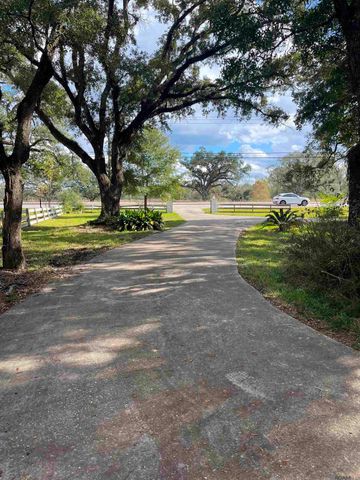 7425 Sullivan Rd, Greenwell Springs, LA 70739