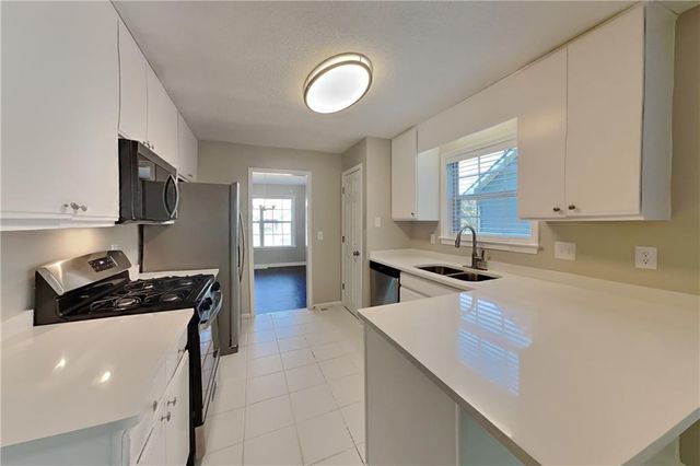 3059 Vineyard Way SE, Smyrna, GA 30082