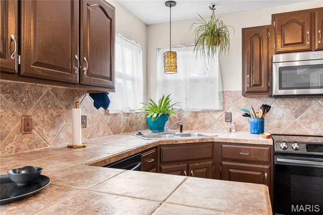 506 Great Plains Drive, House Springs, MO 63051