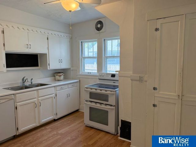 211 S 29th Street, Lincoln, NE 68510