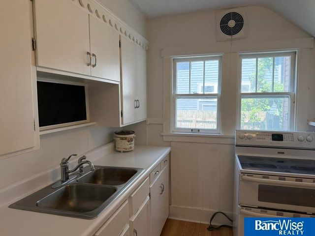 211 S 29th Street, Lincoln, NE 68510