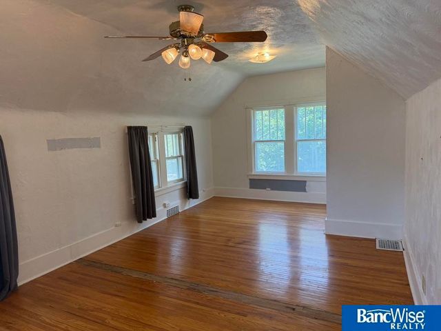 211 S 29th Street, Lincoln, NE 68510