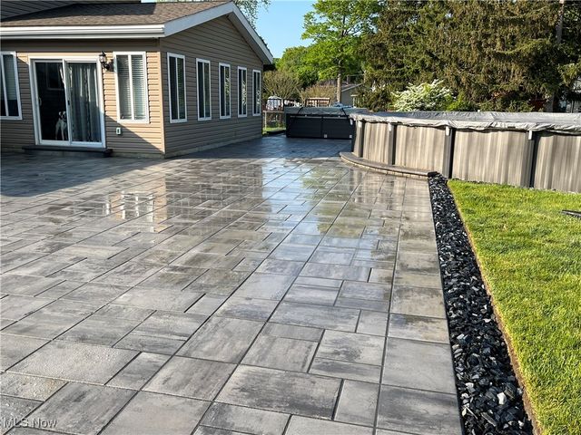 4171 Linden Circle, North Olmsted, OH 44070