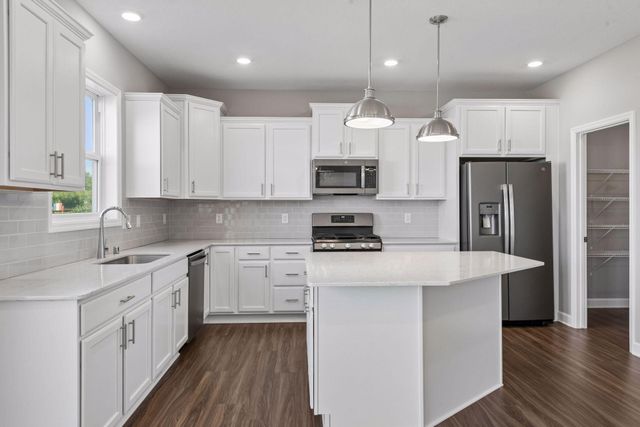 1590 Hackamore Drive, Victoria, MN 55386