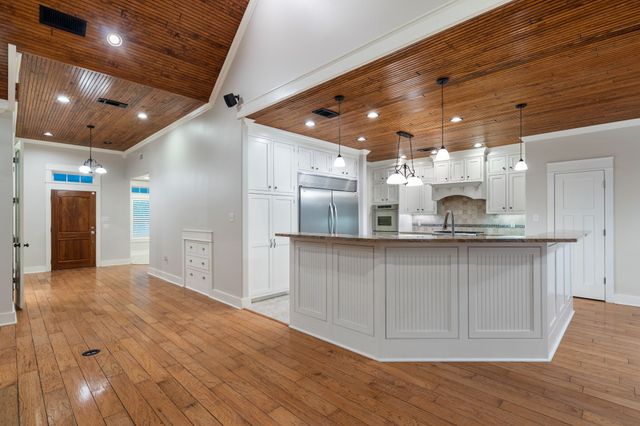 119 College Street, Farmersville, TX 75442