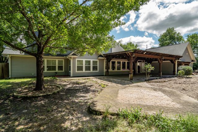 119 College Street, Farmersville, TX 75442