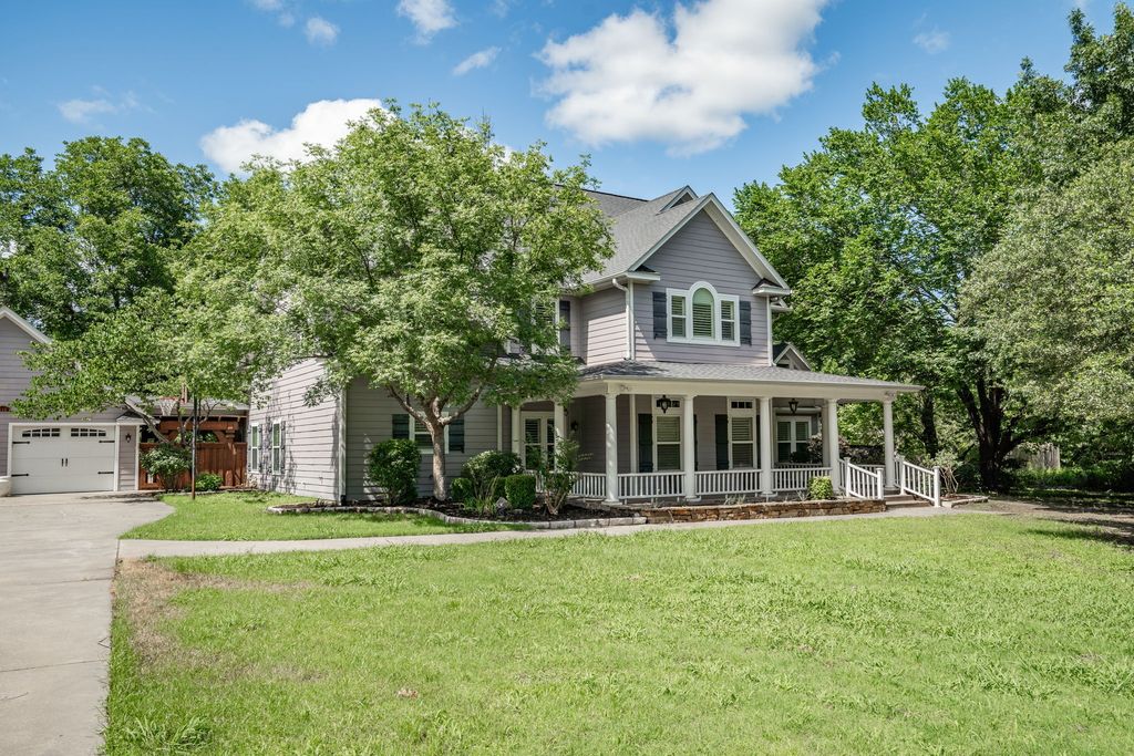 119 College Street, Farmersville, TX 75442