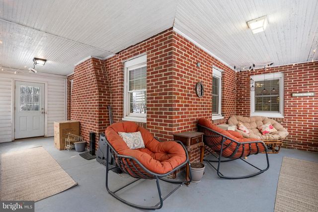 8 GEORGETOWN RD, Carneys Point, NJ 08069