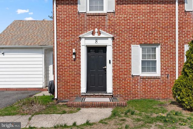 8 GEORGETOWN RD, Carneys Point, NJ 08069