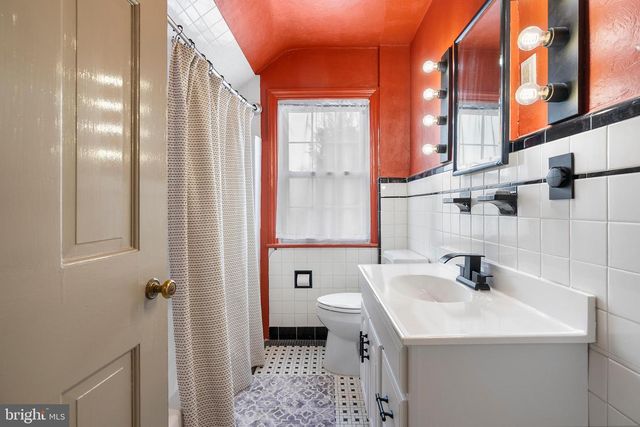 8 GEORGETOWN RD, Carneys Point, NJ 08069