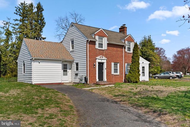 8 GEORGETOWN RD, Carneys Point, NJ 08069