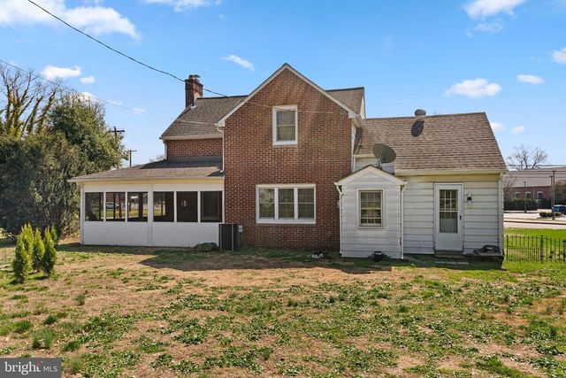 8 GEORGETOWN RD, Carneys Point, NJ 08069