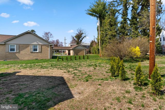 8 GEORGETOWN RD, Carneys Point, NJ 08069