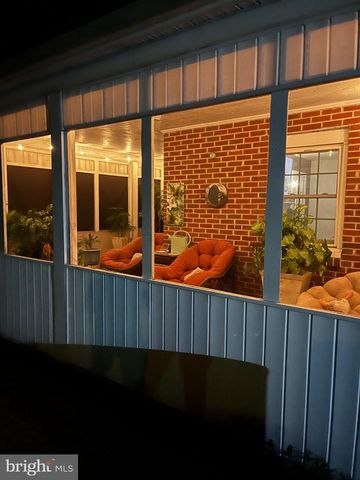 8 GEORGETOWN RD, Carneys Point, NJ 08069