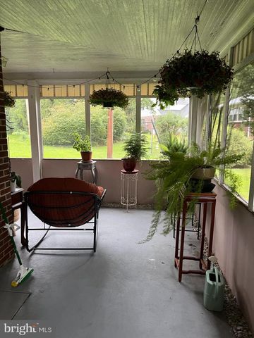 8 GEORGETOWN RD, Carneys Point, NJ 08069