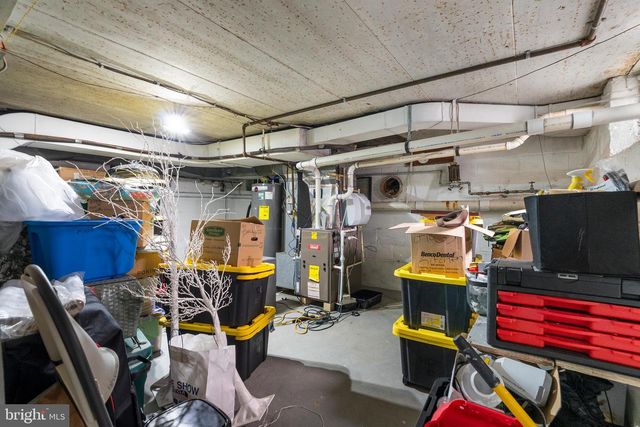 8 GEORGETOWN RD, Carneys Point, NJ 08069