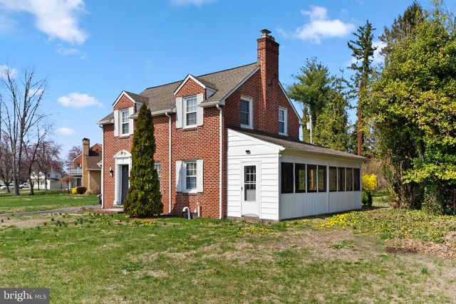 8 GEORGETOWN RD, Carneys Point, NJ 08069