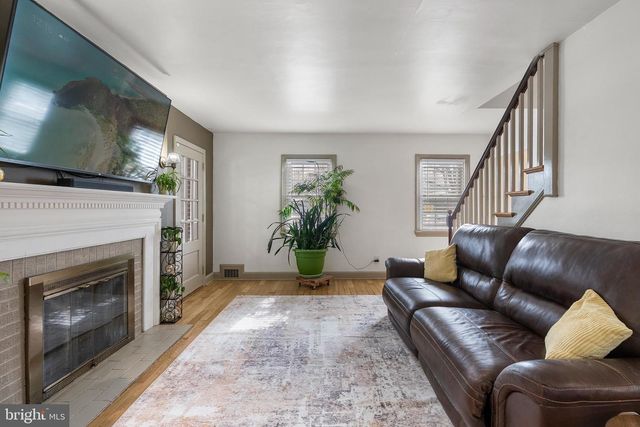 8 GEORGETOWN RD, Carneys Point, NJ 08069