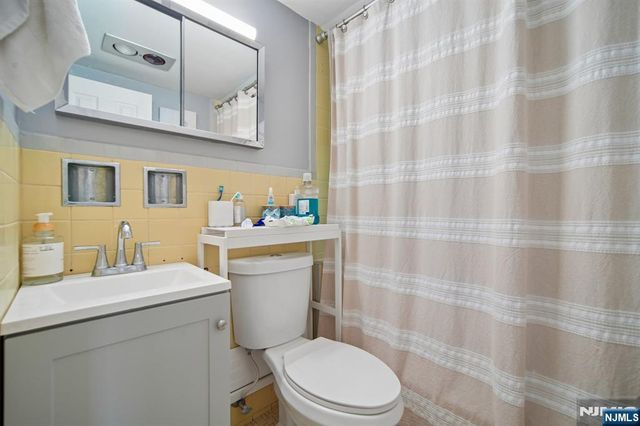 1227 Ringwood Avenue, Pompton Lakes, NJ 07442
