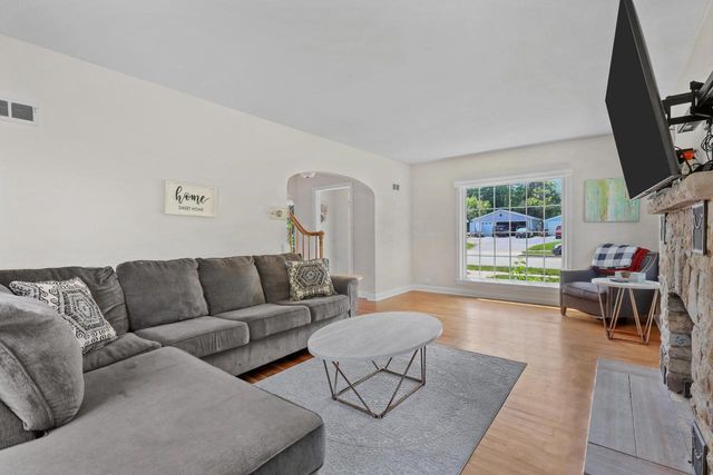129 S Jackson STREET, Elkhorn, WI 53121