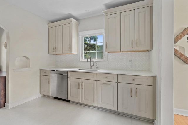 129 S Jackson STREET, Elkhorn, WI 53121