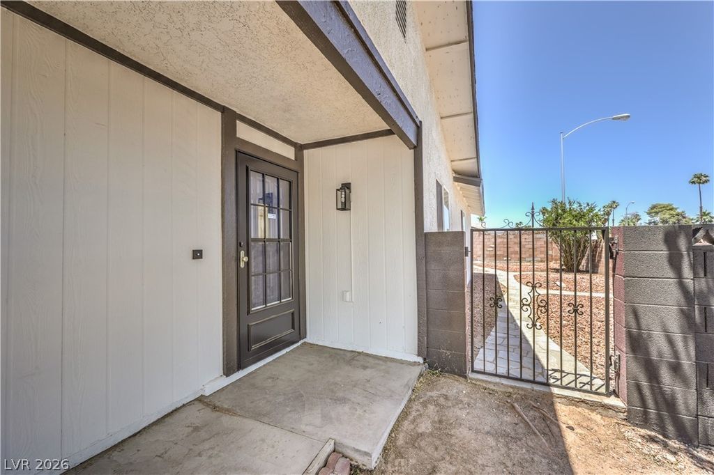 4370 Lariat Drive, Las Vegas, NV 89121 — photo 4